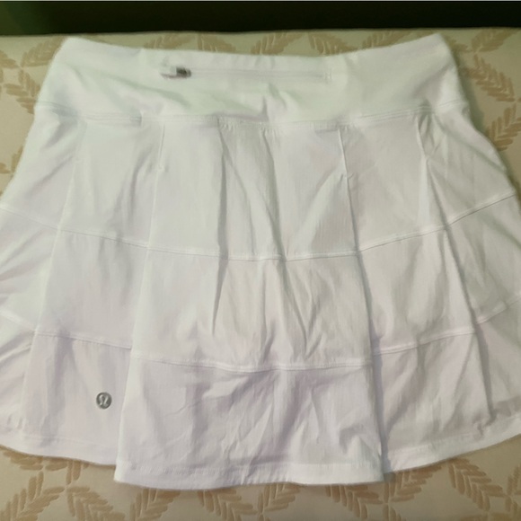 Lululemon Tennis skirt, size 4 - Picture 2 of 6